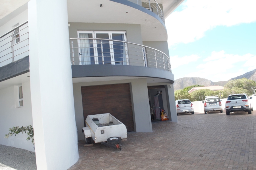 6 Bedroom Property for Sale in Perlemoenbaai Western Cape